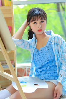 女大学生当模特